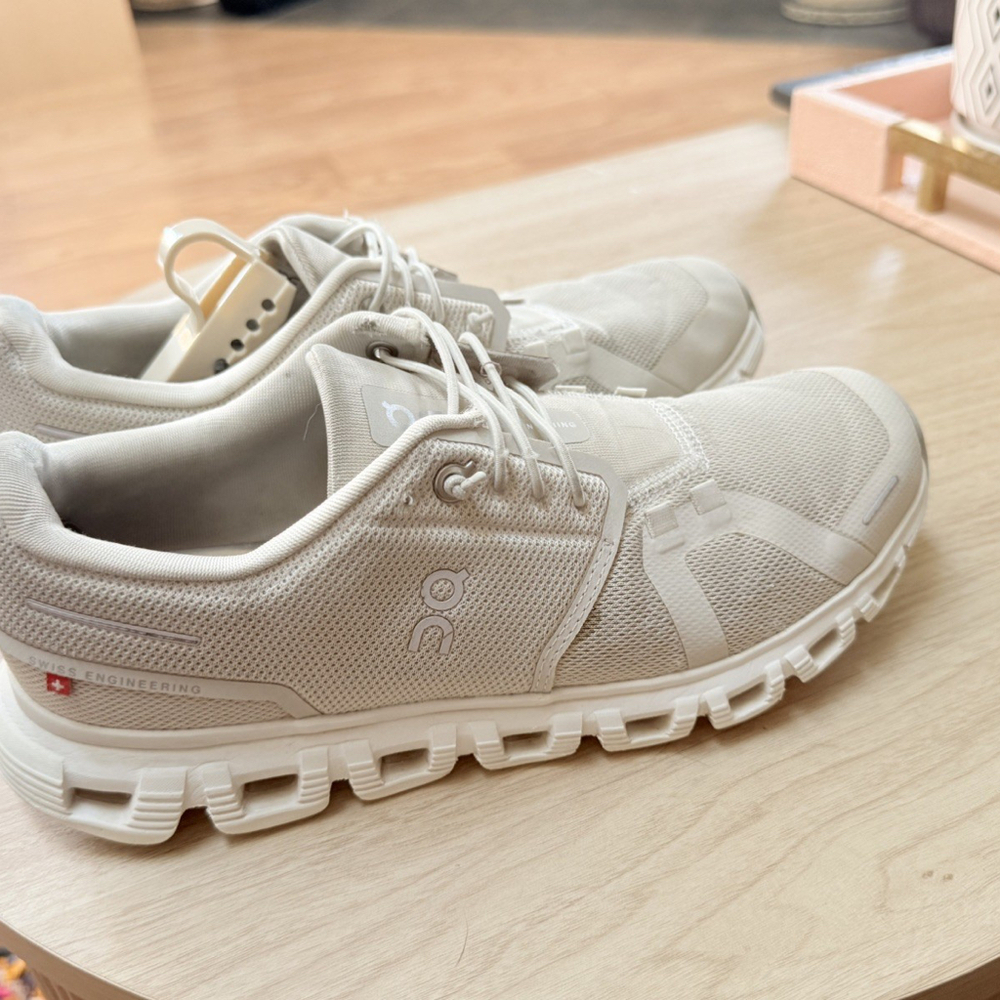 On Running Cloud 6 Womens All White Running Athletic Casual 8.5W
